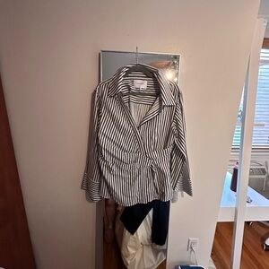 Amazing FRAME top, perfect for elevated work look!